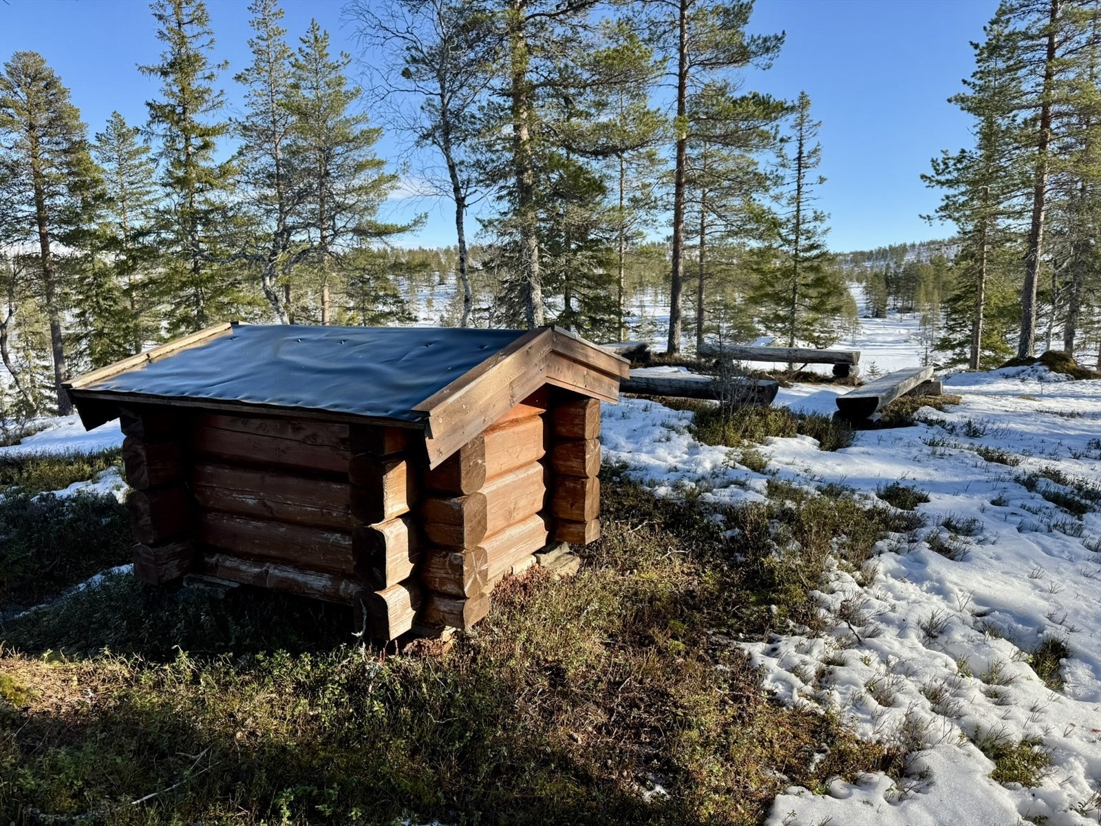 Lafta oppbevaring til grill, puter etc. Galleribilde