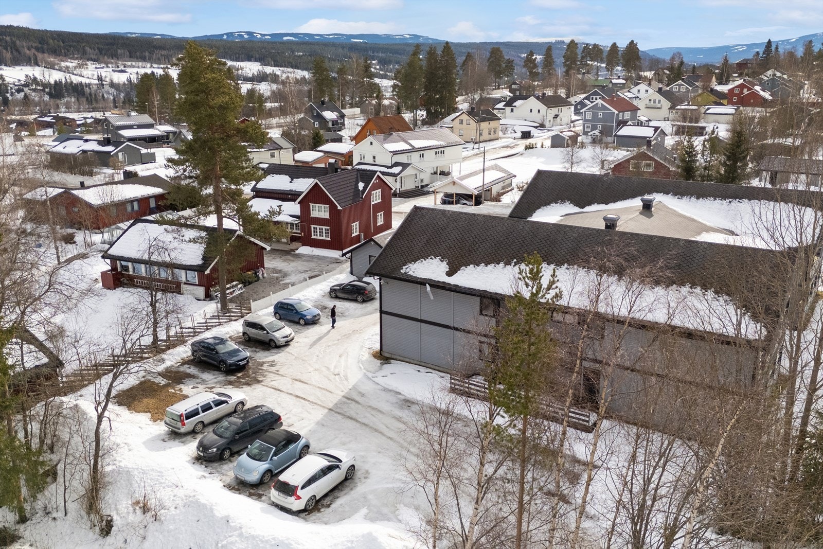 Biloppstillingsplass på eiendommen. Galleribilde