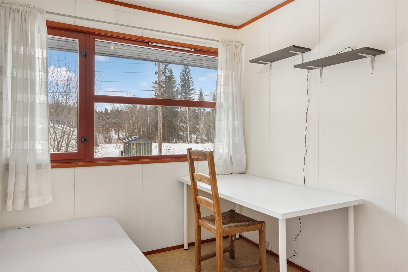 Vindu slipper inn rikelig med lys og frisk luft. Galleribilde
