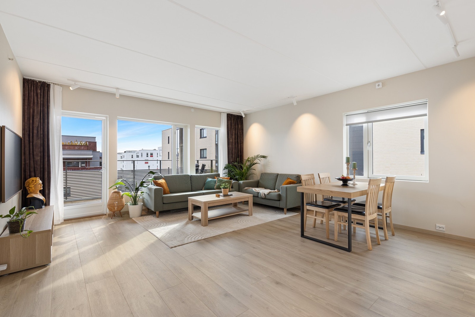 Henrik Wang ved EIE eiendomsmegling har gleden av å presentere Søster Mathildes gate 27! Galleribilde