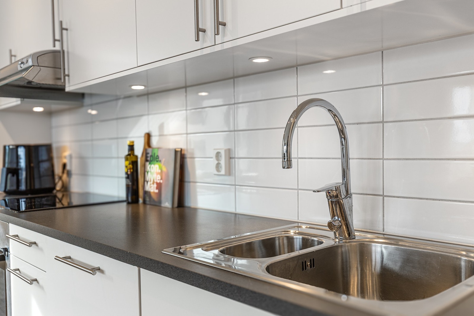 Fliser under overskap understreker den delikate følelsen Galleribilde