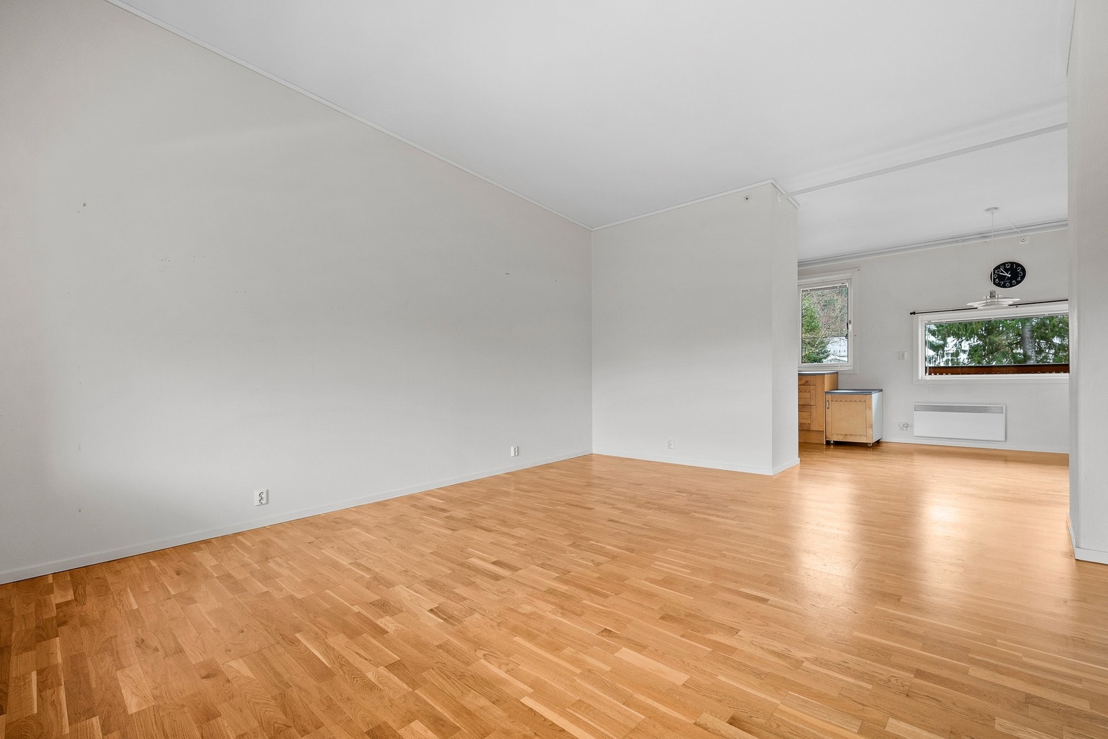 Kjøkken og stue er i delvis åpen løsning. Galleribilde