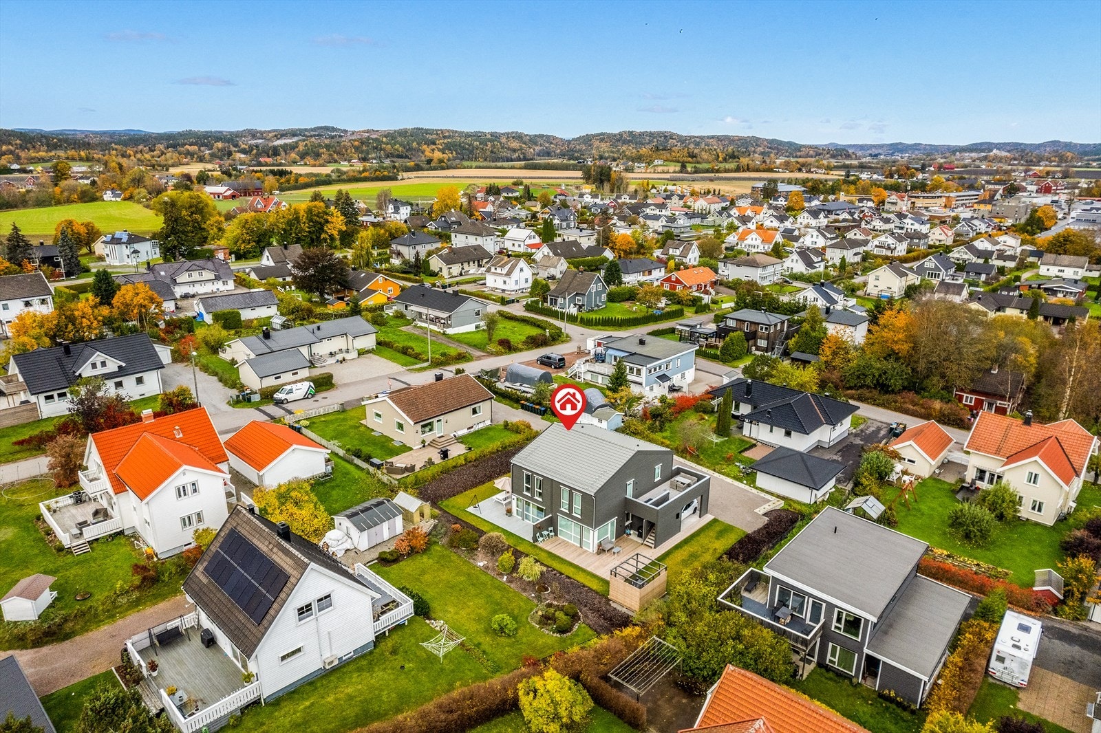 Eiendommen ligger meget attraktivt og sentralt til på Sem. Galleribilde