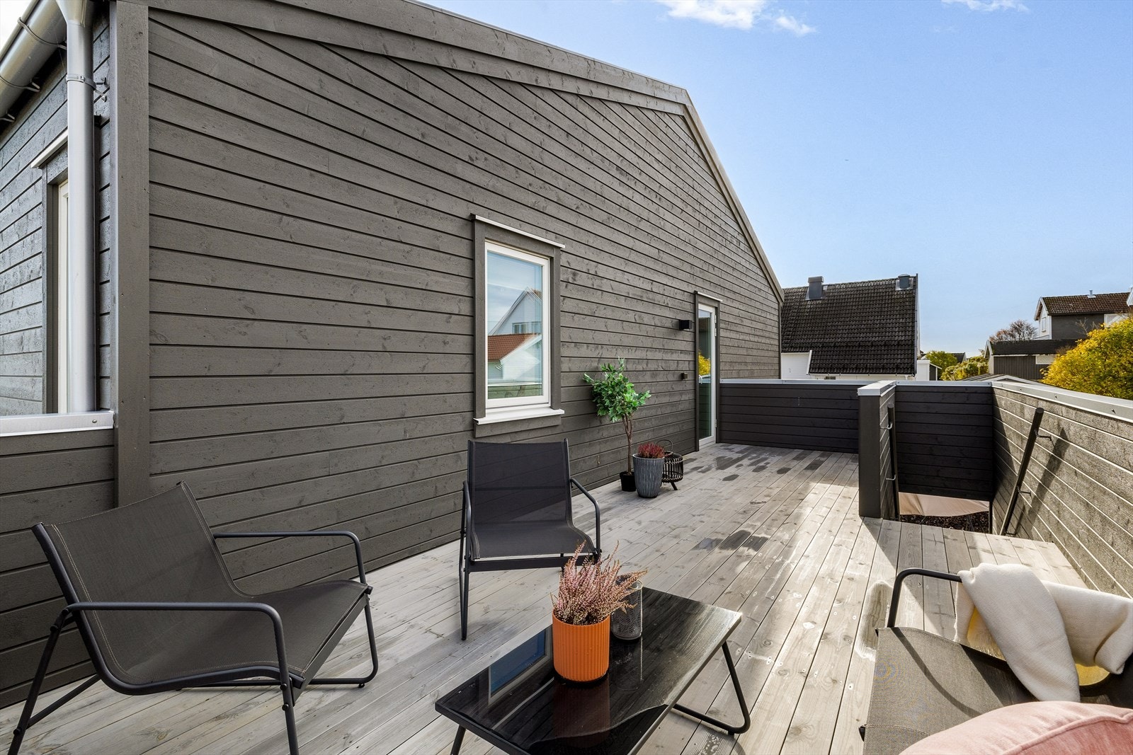 Her kan du nyte solen i lune omgivelser, enten du vil lese en god bok, arrangere grillkvelder eller bare trekke deg tilbake etter en lang dag. Galleribilde