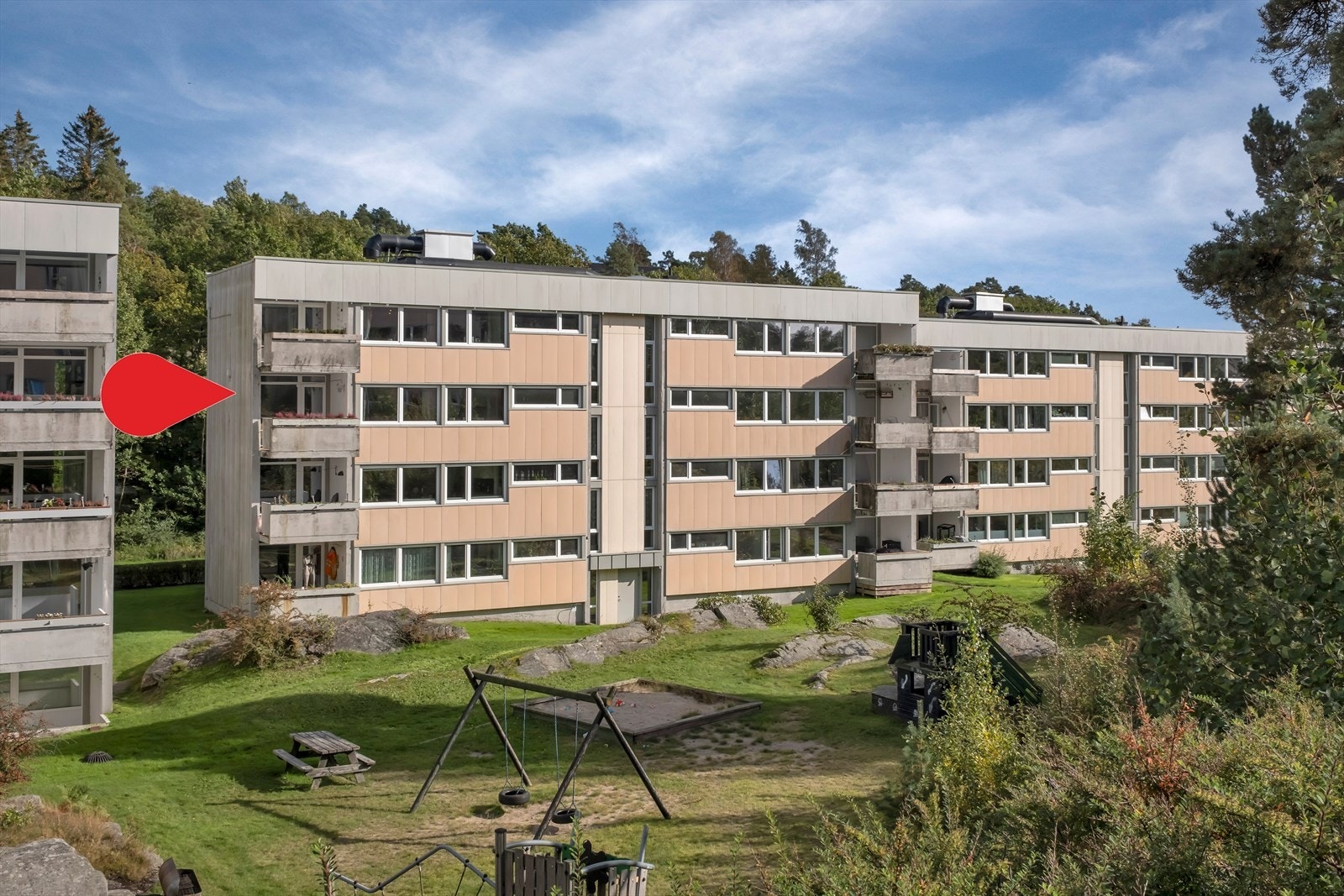 Gang- og sykkelsti rundt hele Tinnheia tar deg til idrettsanlegg og flotte turterreng, bla Grønnedalen og Indre Eigevann med badestrand og turløype Galleribilde