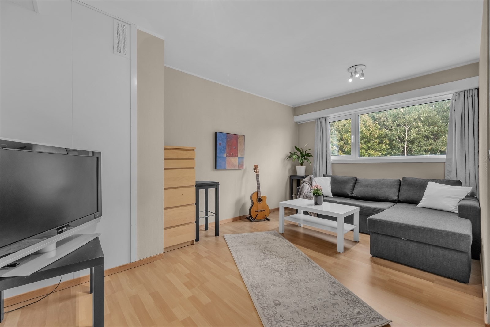 Alle soverommene er innredet med garderobeskap Galleribilde