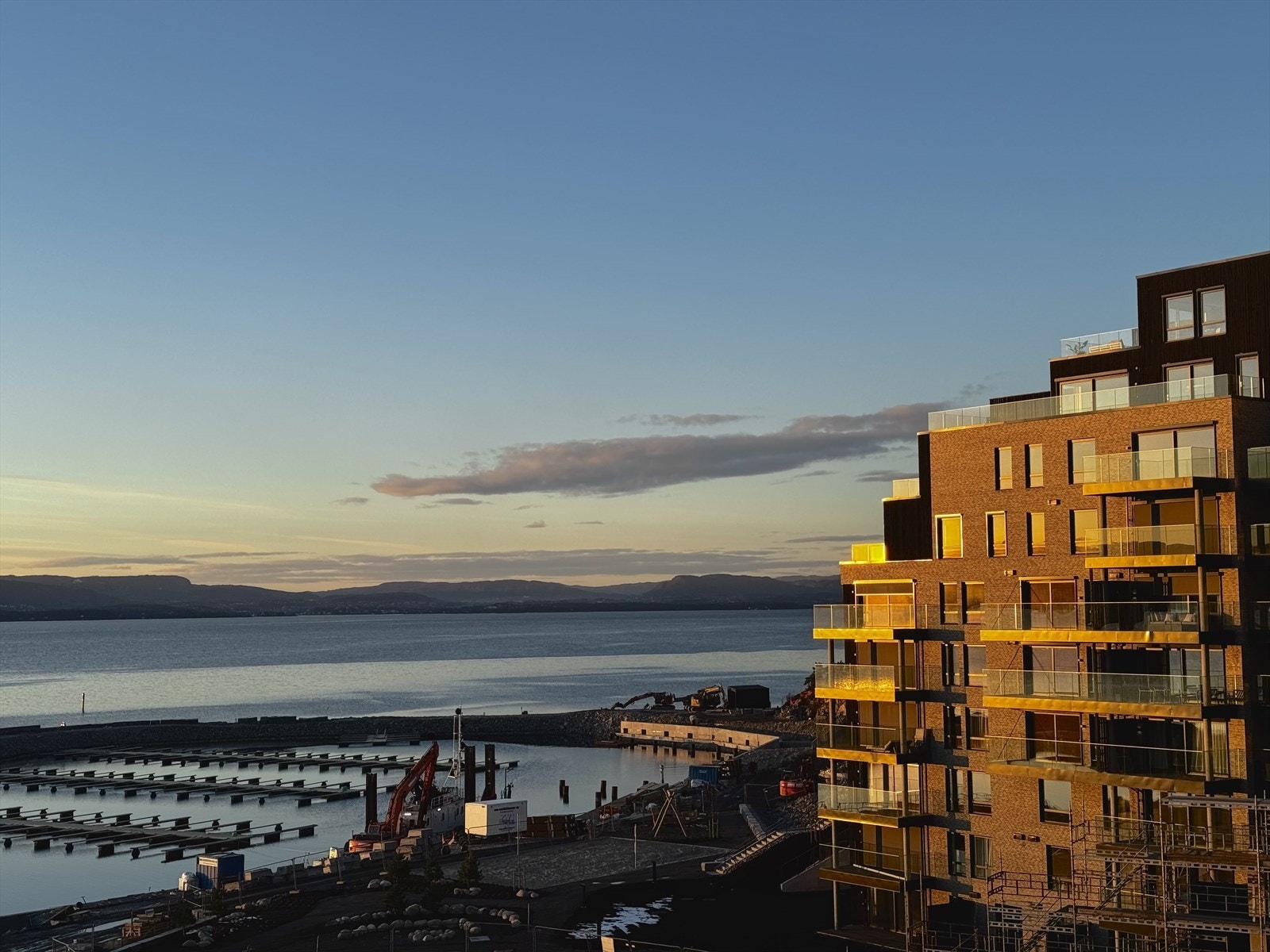 Sameiets fellesarealer er under opparbeidelse og vil på sikt ha plenarealer, diverse beplantninger, samt asfalterte og steinlagte internveier. Galleribilde