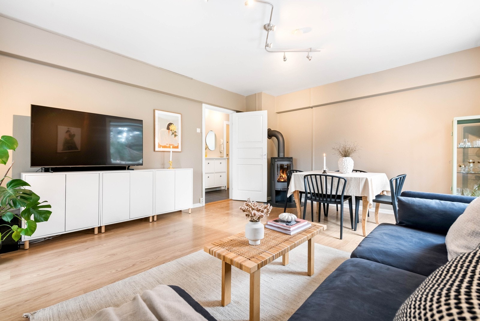 Plass i stue til både stue- og spisestueinnredning Galleribilde