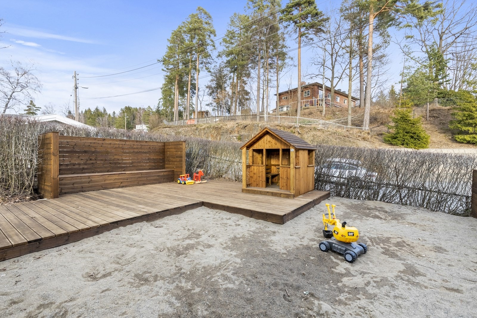 Fine fellesareal som er pent opparbeidet. Skjermet lekeplass til glede for de små Galleribilde