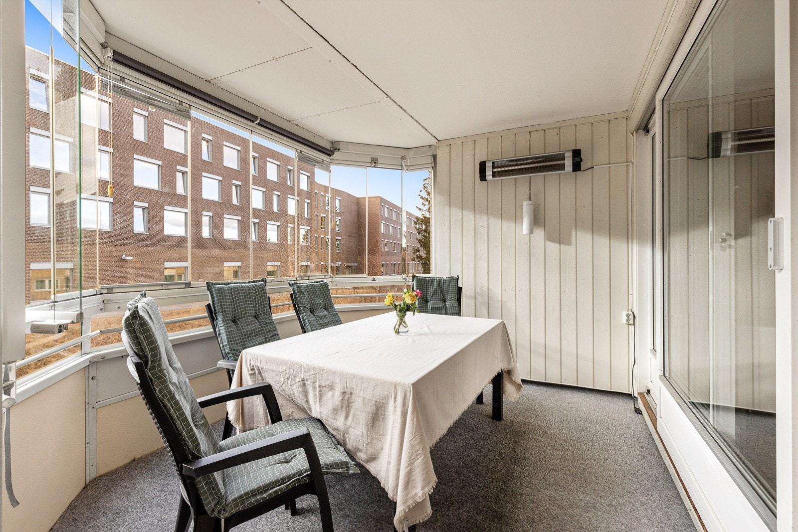 Her er det plass til å møblere med ønsket utemøblement, og innglassingen sørger for at bruken forlenges til større deler av året. Galleribilde