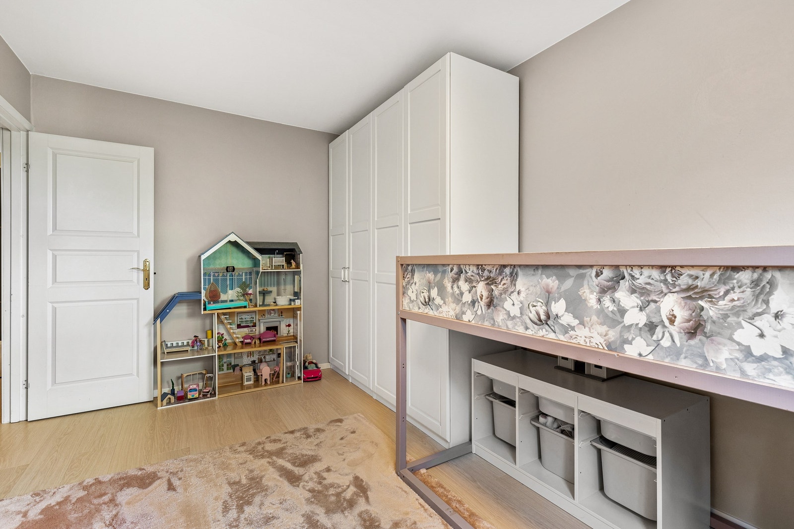 Rommet passer ypperlig som barnerom, gjesterom eller kontor. Galleribilde