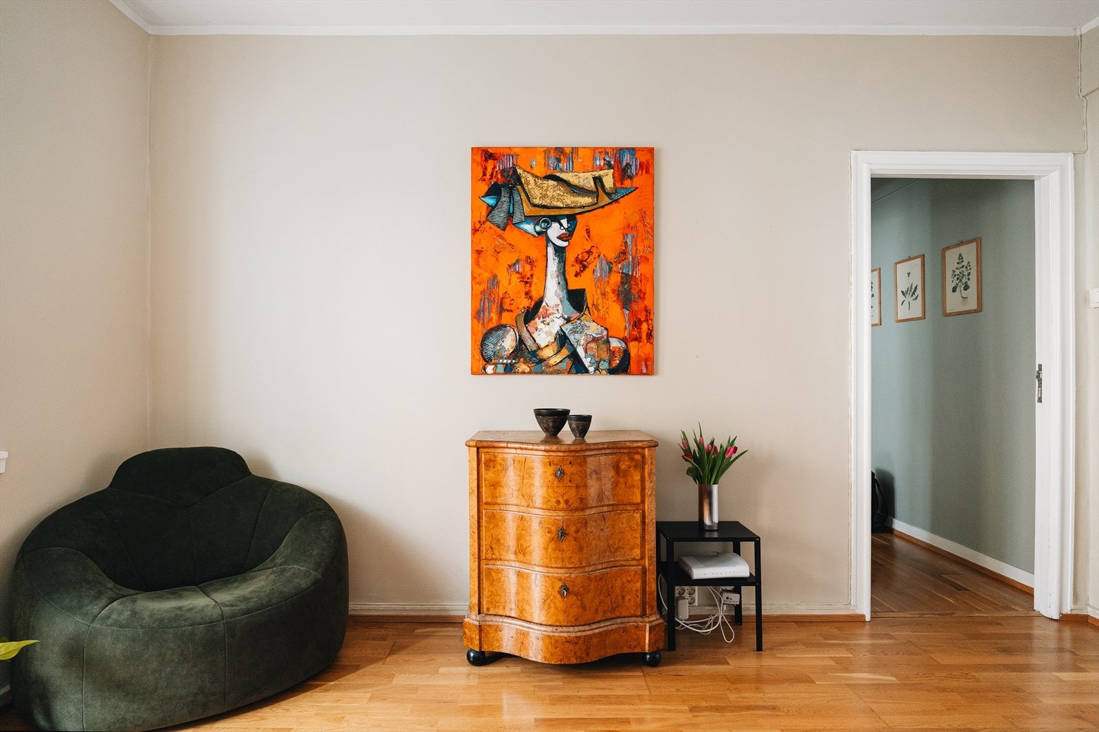 - Felleskostnadene ligger i dag på kr 2 238,- per måned og inkluderer brannvarslingsanlegg, grunnpakke TV/Internett, strøm fellesareal, felles byggforsikring, felles vedlikehold og forretningsførsel - Galleribilde