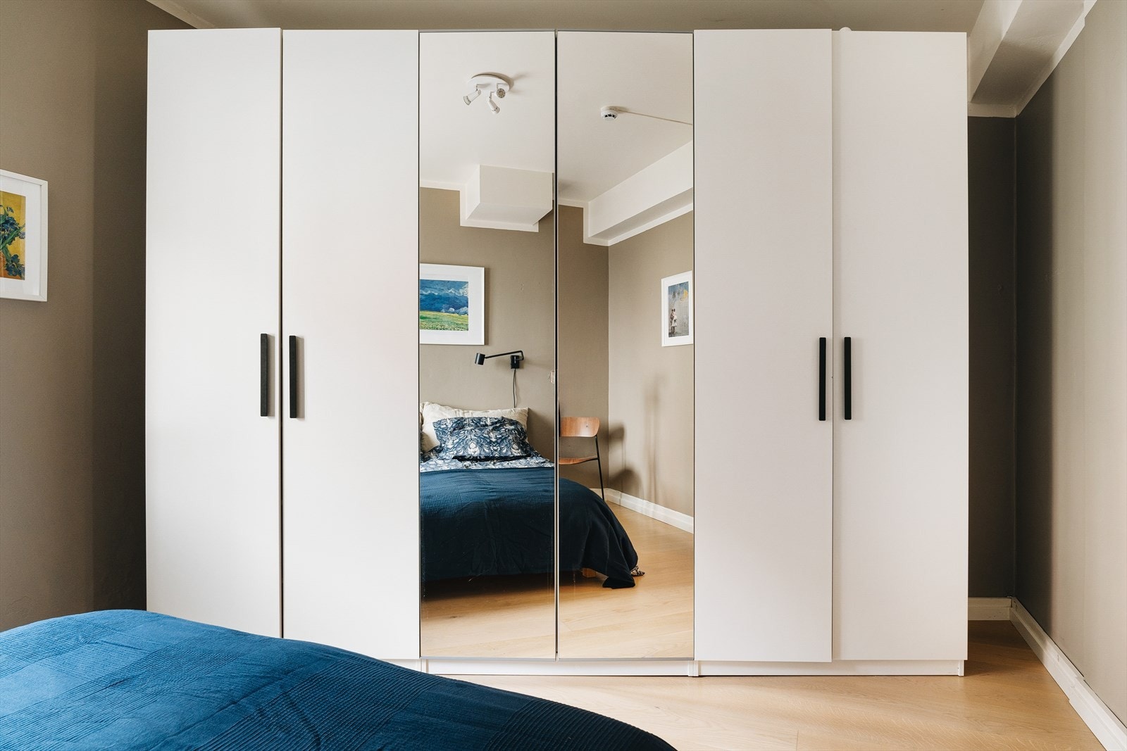 - Det er rikelig med garderobeskap - Galleribilde