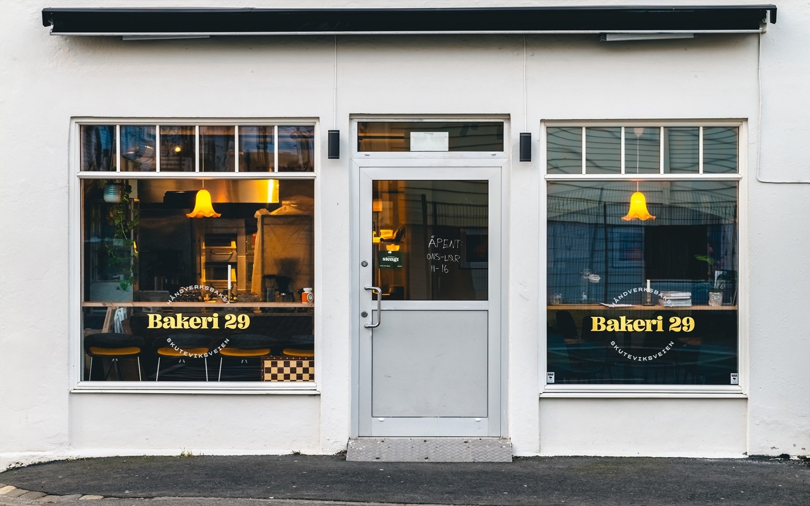 - En gate opp fra leiligheten finner du Bakeri 29, som byr på koselig stemning og smakfulle boller - Galleribilde