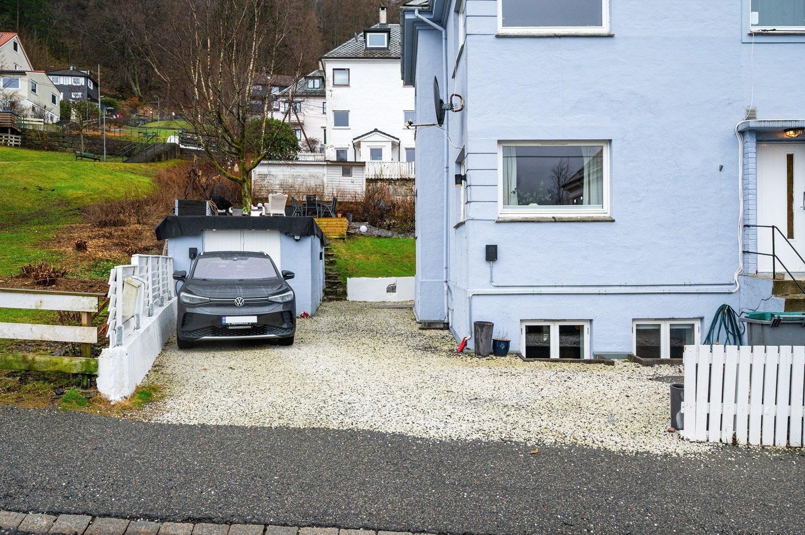 - Fast parkeringsplass på tunet med elbillader - Galleribilde