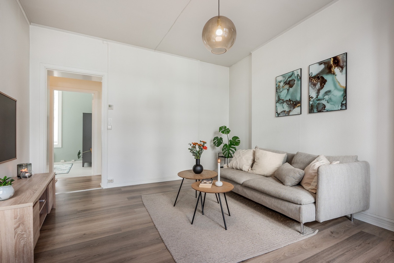 Takhøyden i stuen er 2,71 meter Galleribilde