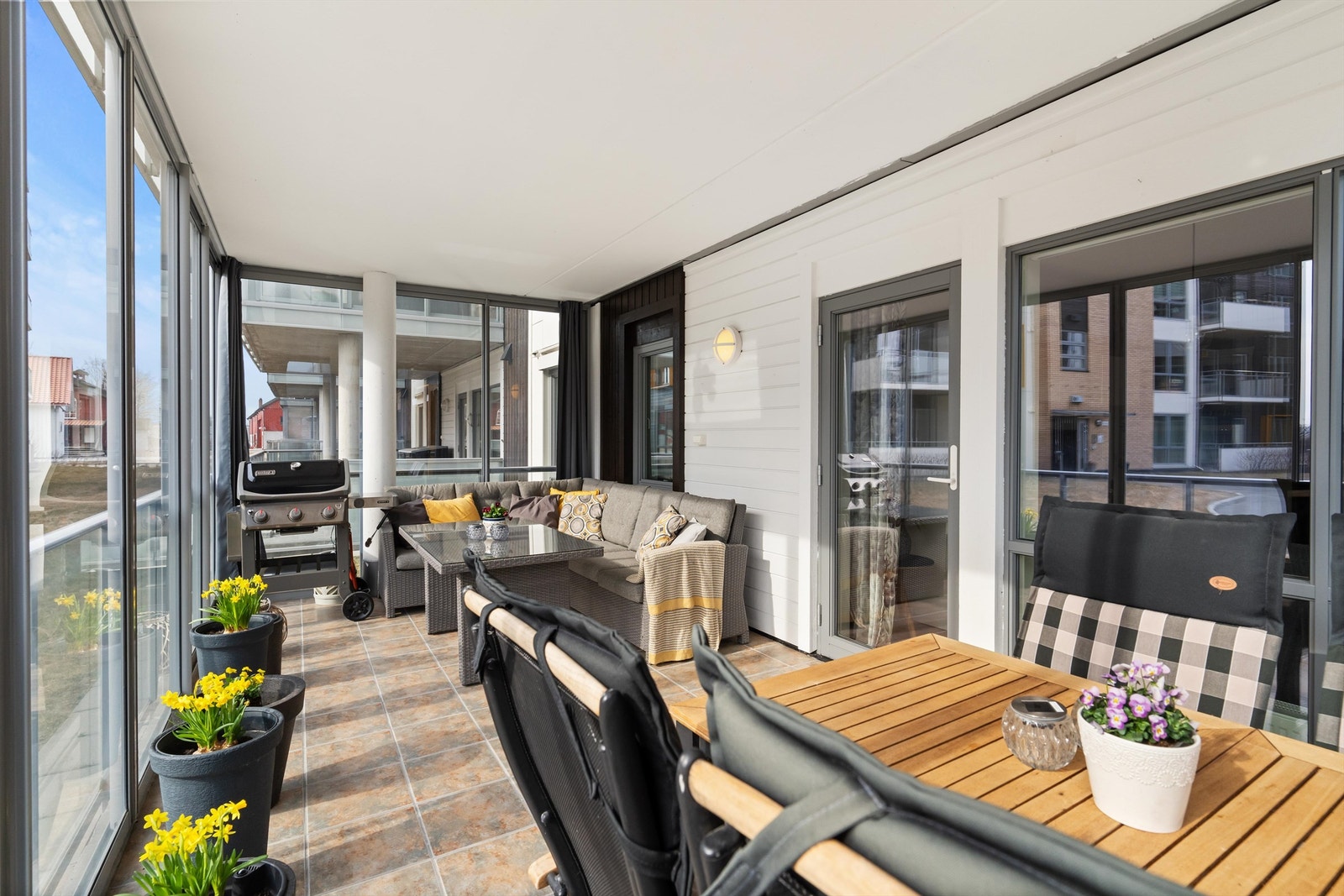 Terrassen er sydvendt, noe som forlenger utesesongen! Galleribilde