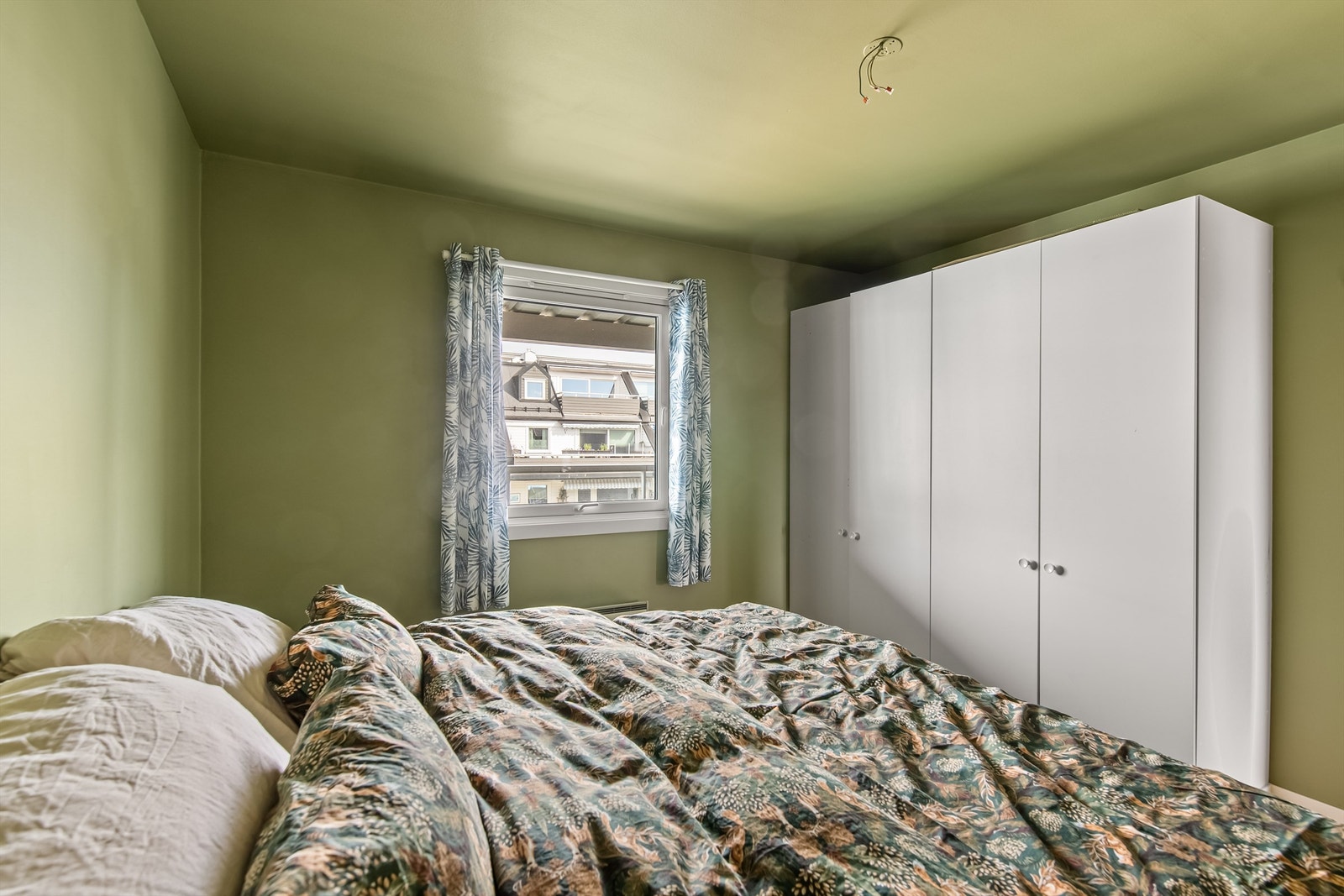 God plass med garderobeløsning her også Galleribilde