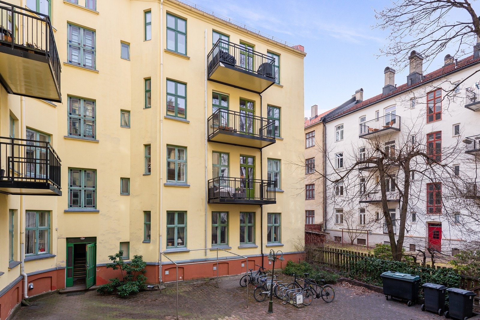 Fasade - leiligheten ligger i byggets 2. etasje Galleribilde