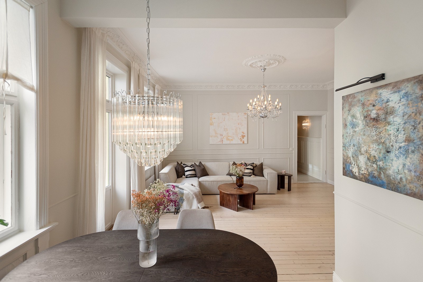 Leiligheten har åpen stue/kjøkkenløsning med fine sosiale soner. Varmtvann er inkludert i de månedlige felleskostnaden Galleribilde