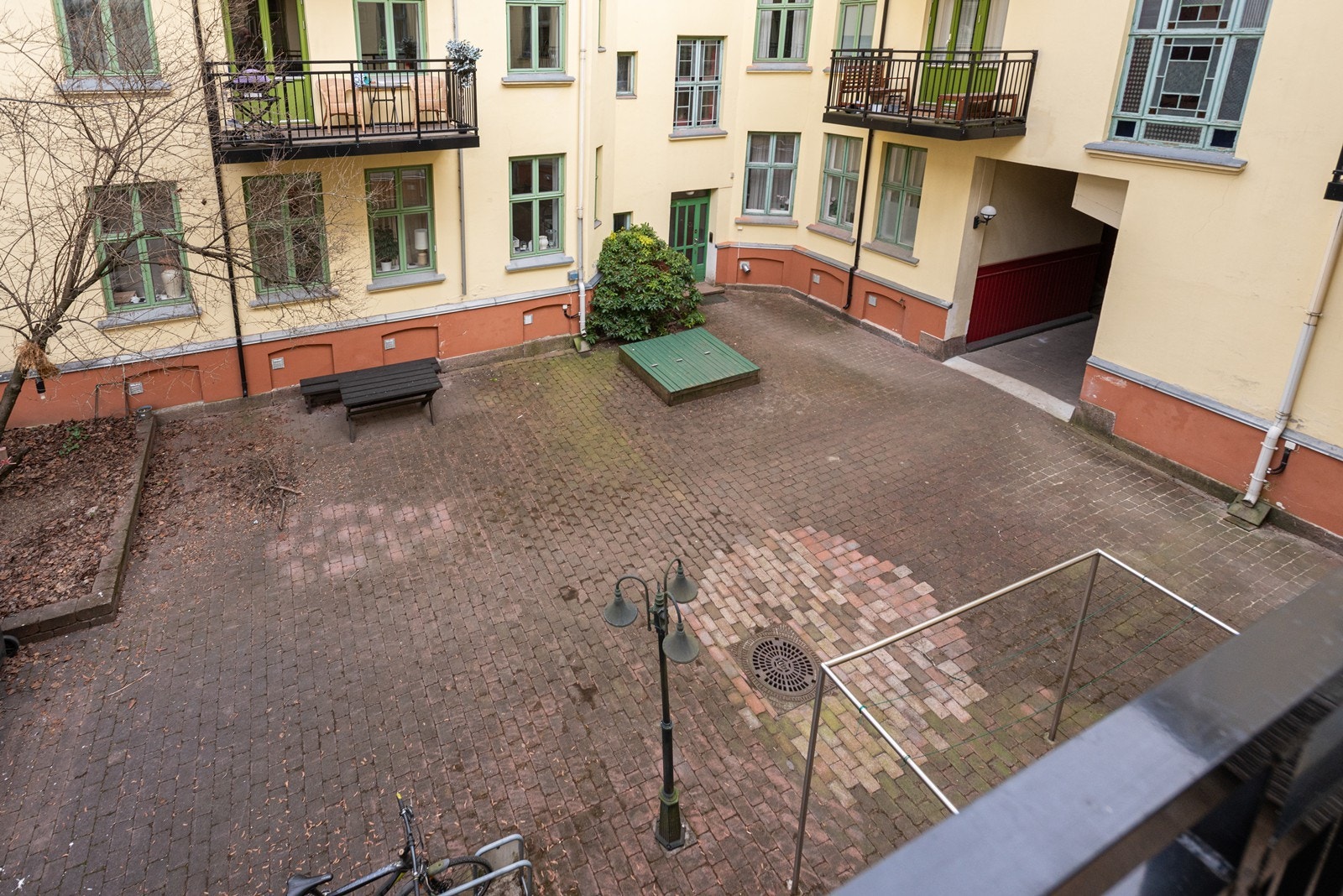 Bakgård Galleribilde