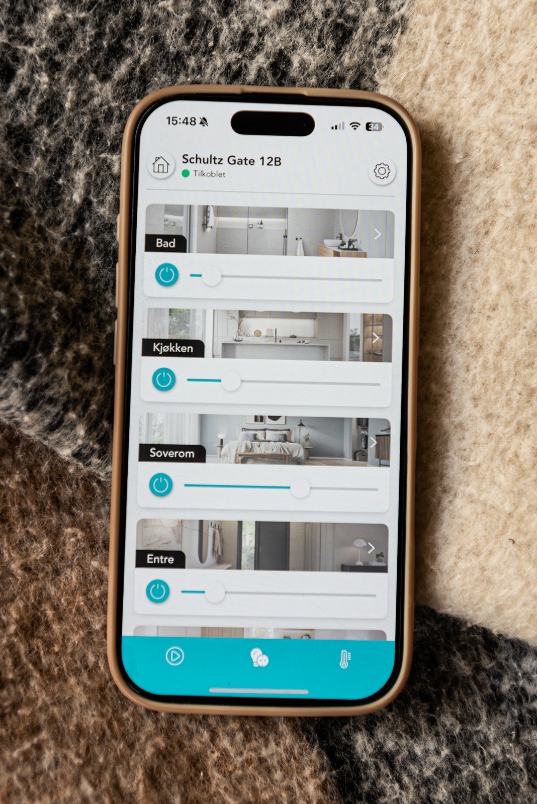 Praktisk og moderne løsning med appstyrt (Plejd) belysning i alle rom Galleribilde