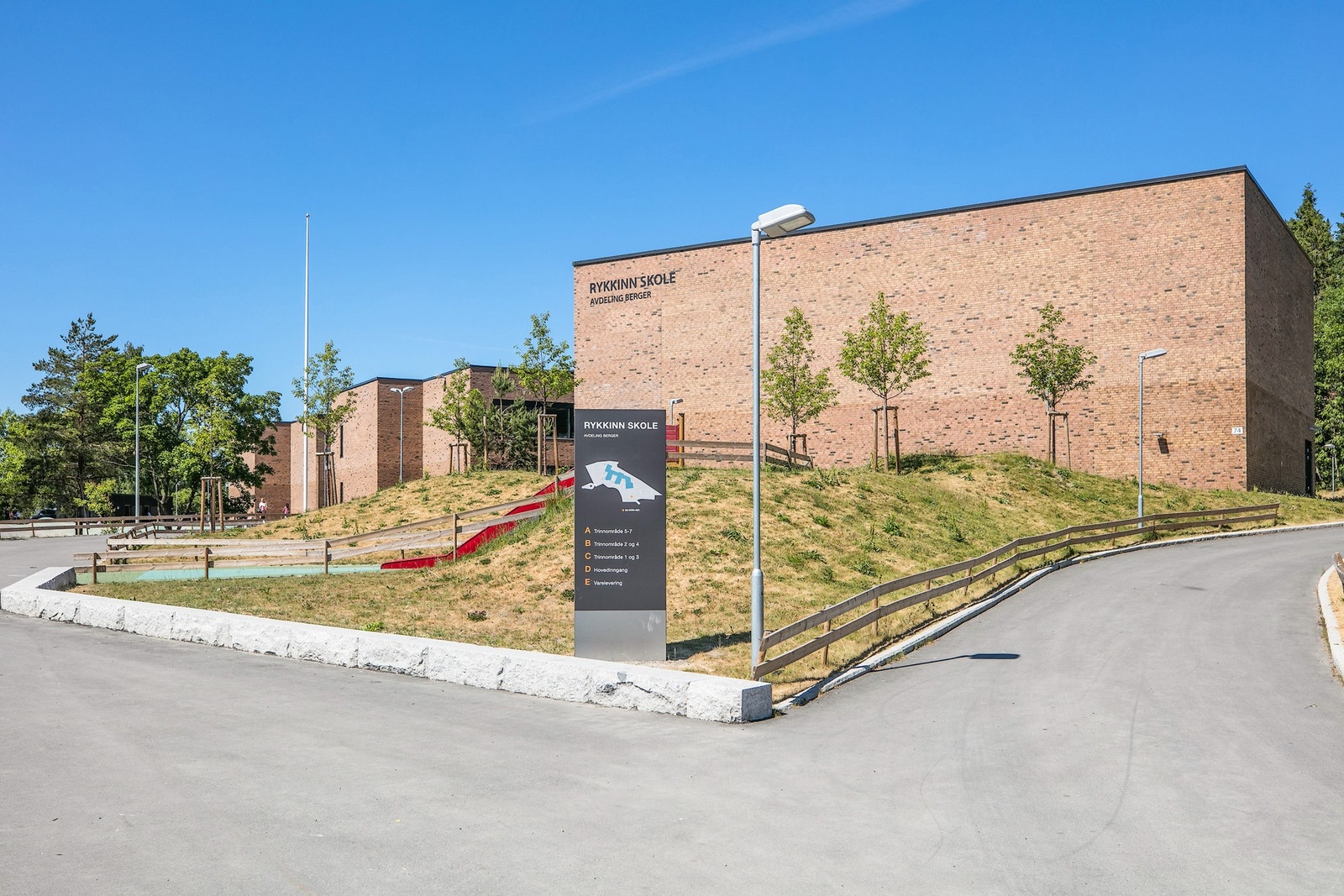 Det barnevennlige bomiljøet har umiddelbar nærhet til barnehager, Rykkinn skole og Eineåsen ungdomsskole Galleribilde