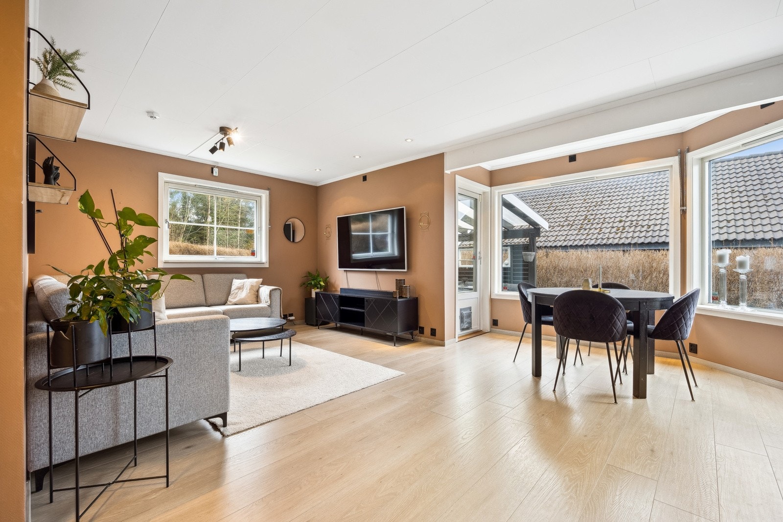 En flott og innholdsrik familiebolig med rolig og barnevennlig beliggenhet på Sveberg. Galleribilde