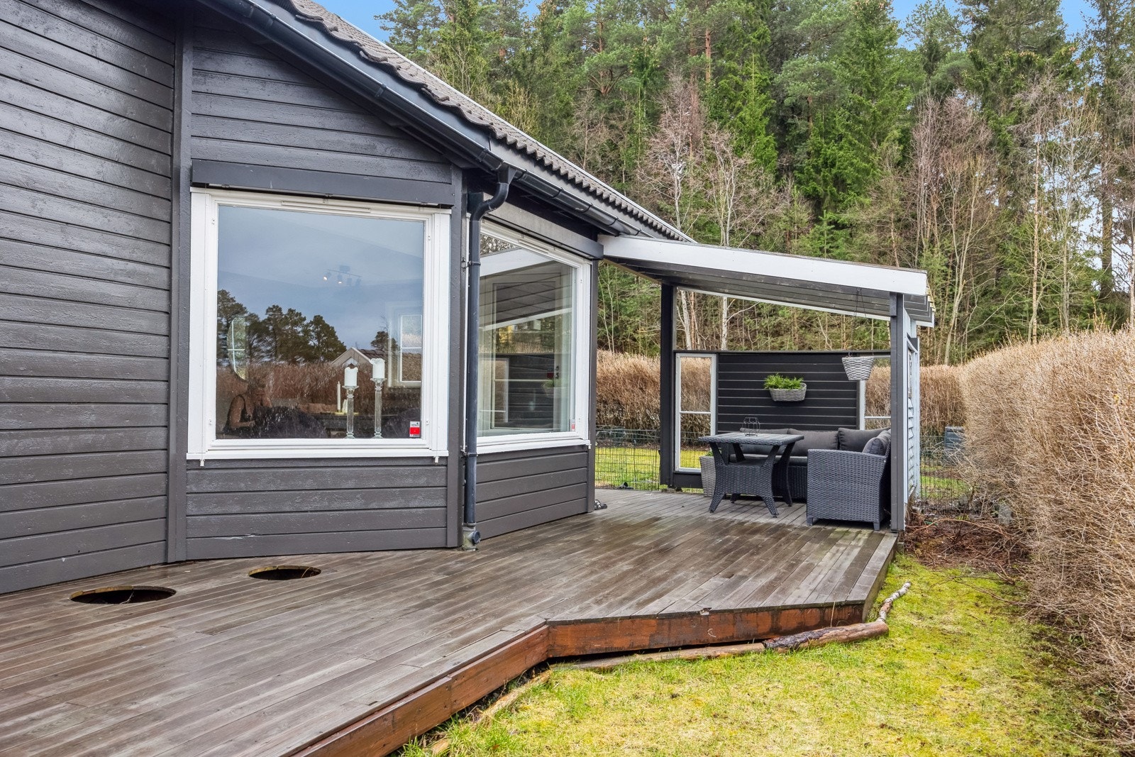 Fra stuen har man utgang til en stor terrasse på hele 38 kvm. Galleribilde