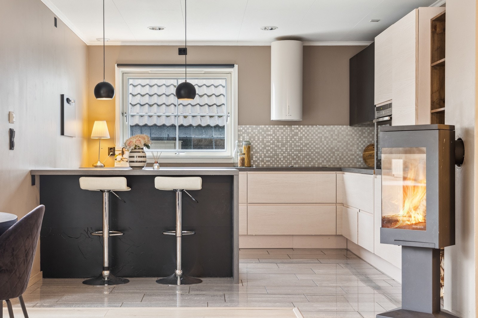 Det er rikelig med benke- og skapplass, perfekt for den matglade! Galleribilde