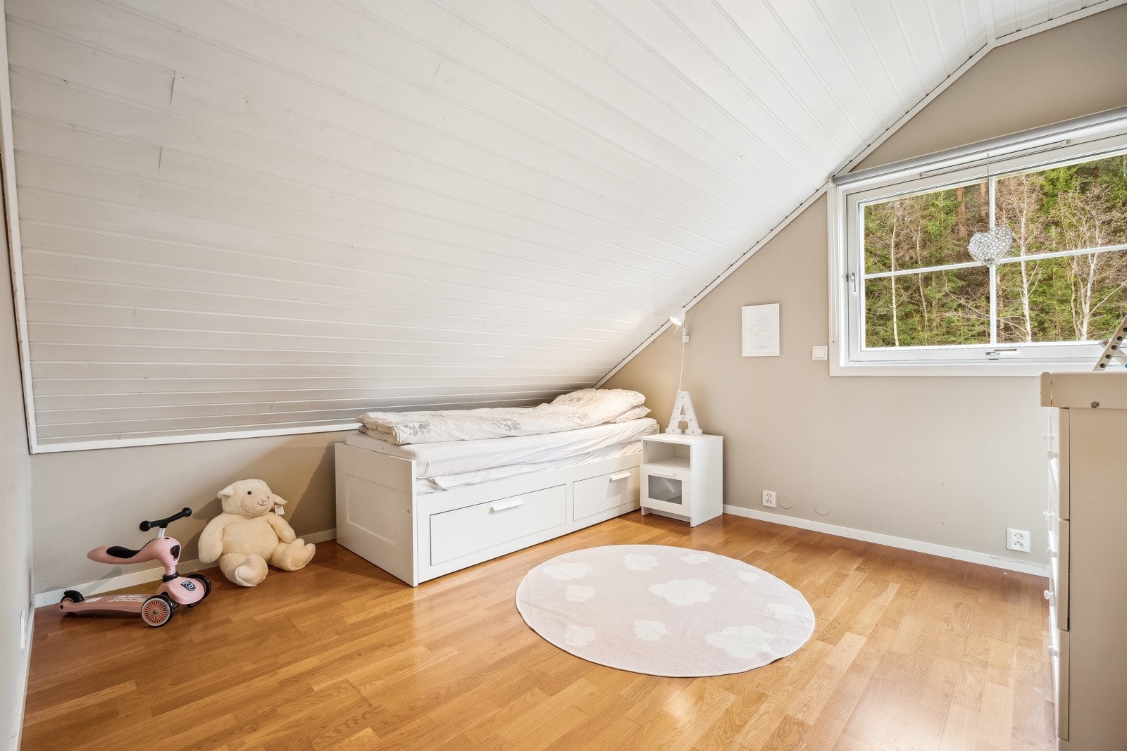 De nøytrale fargevalgene gjør det enkelt å sette sitt eget preg på interiøret. Galleribilde