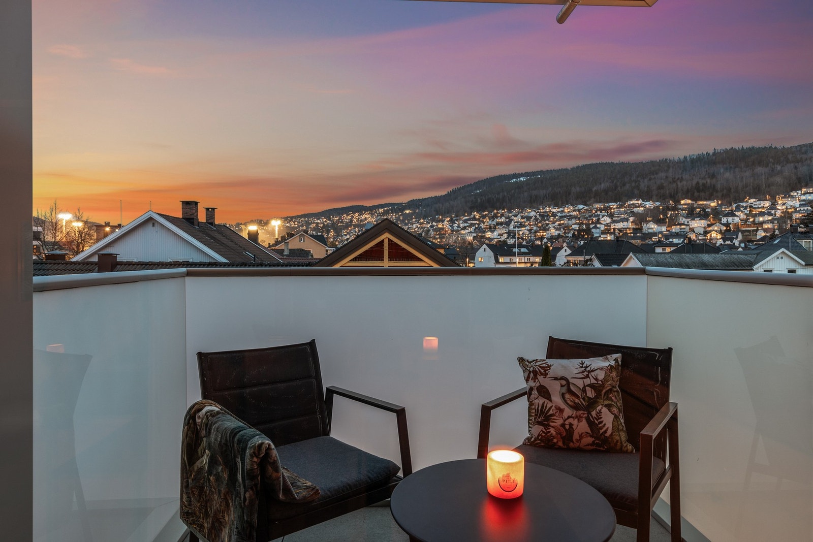 Boligen har en sydvendt balkong på ca. 5 kvm Galleribilde