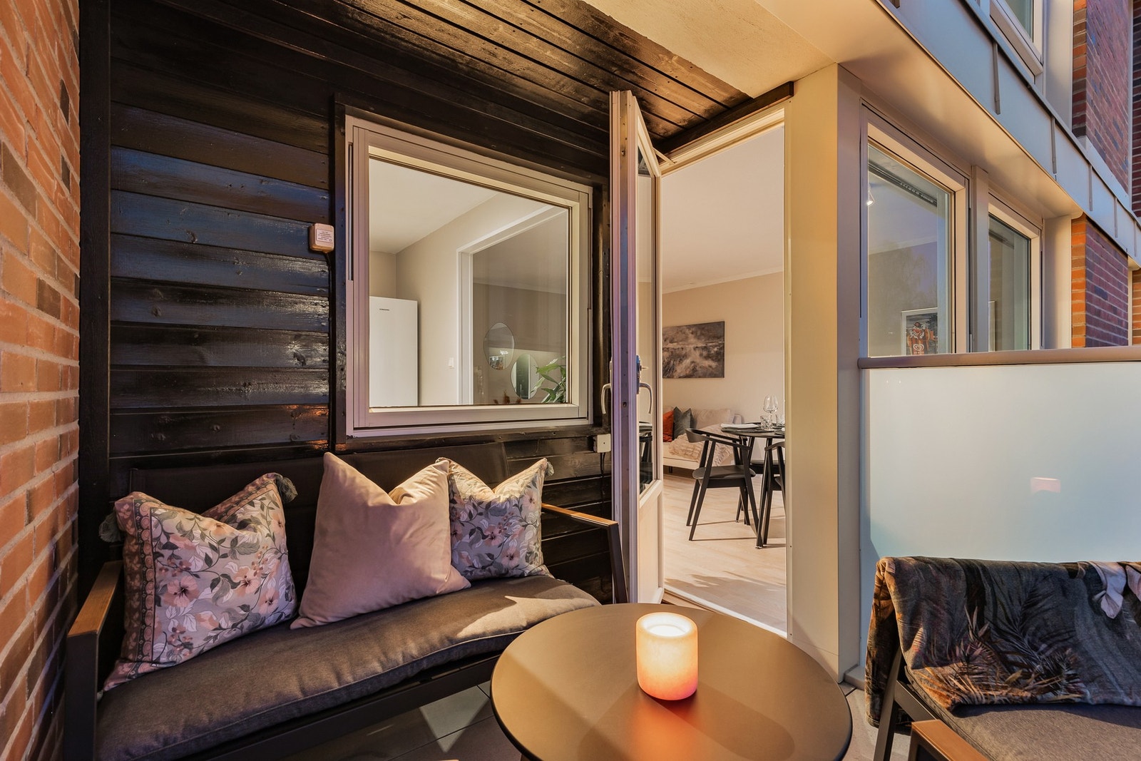 Kveldsstemning på balkongen Galleribilde