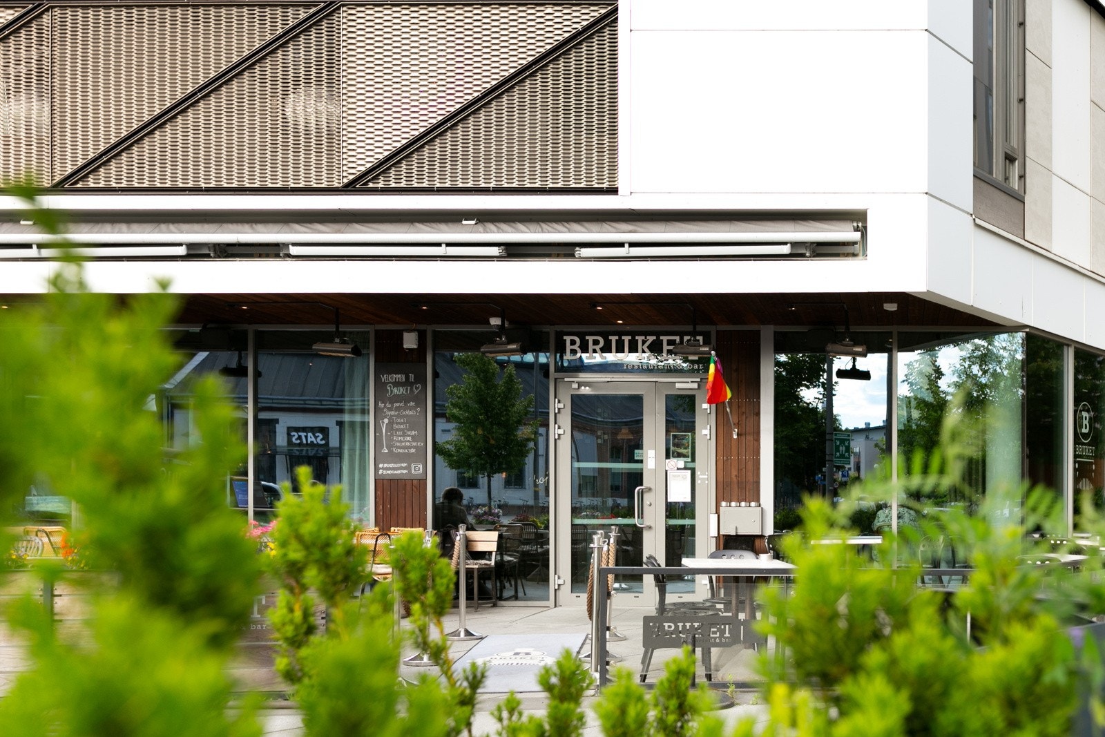 Byen har et godt utvalg av restauranter og serveringssteder. Galleribilde