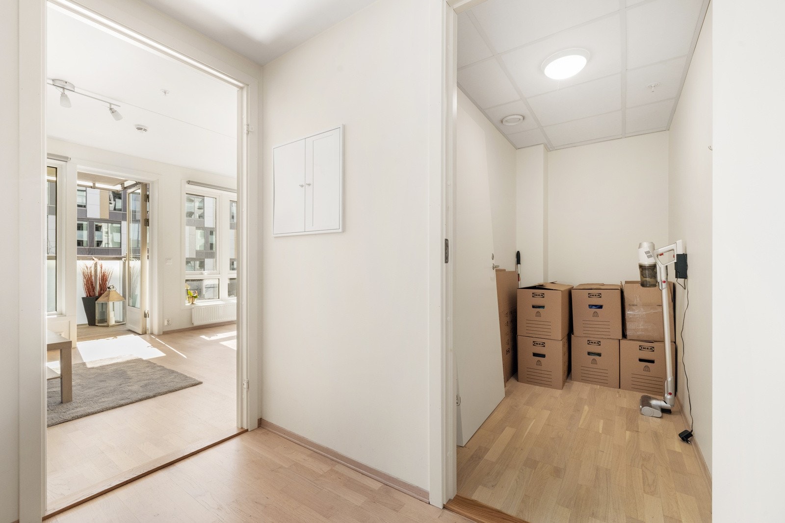 Ytterligere oppbevaringsplass i boden som har adkomst fra entreen. Det medfølger også en ekstern bod. Galleribilde