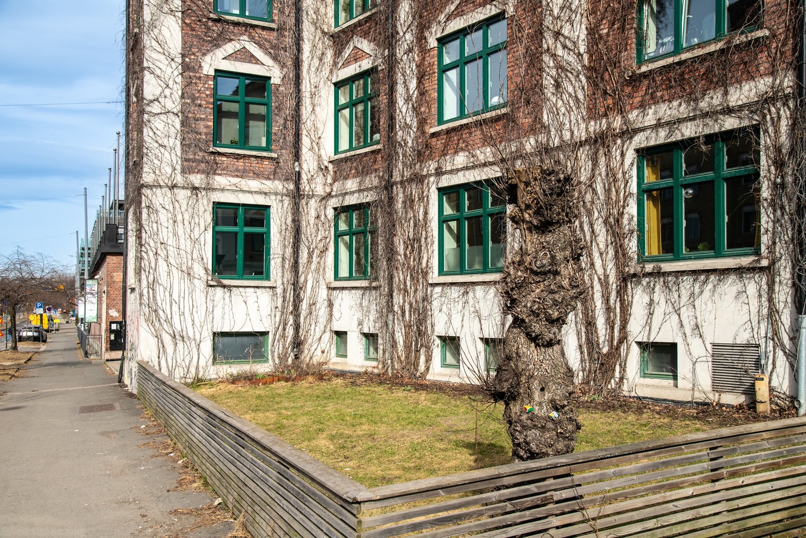 Hagegata 46 - en godt vedlikholdt og vakker gård. Galleribilde