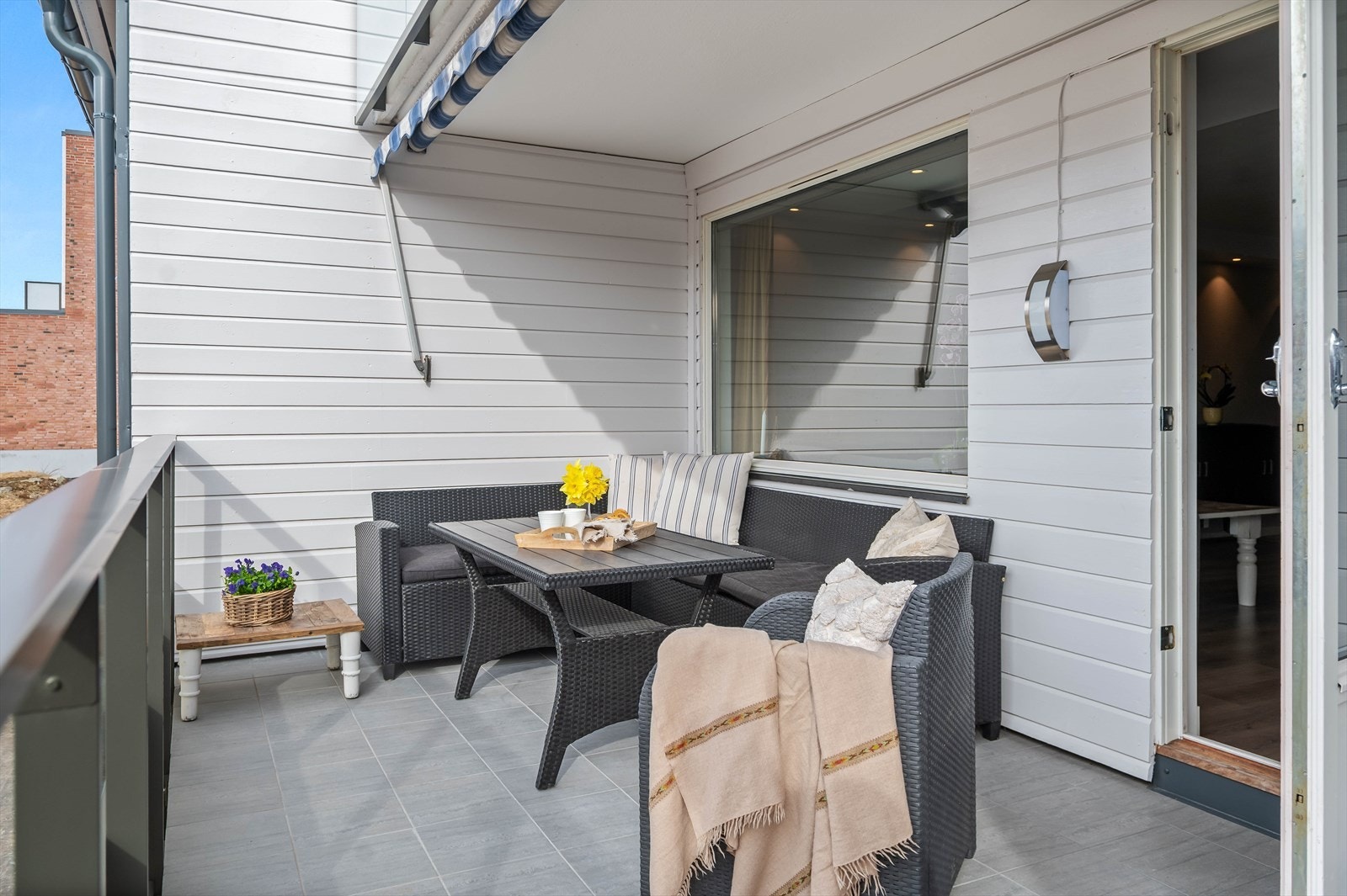 Terrassen er en fin forlengelse av stuen på sommeren. Galleribilde