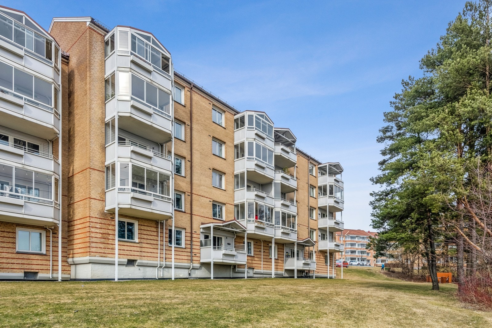 Attraktivt borettslag, ryddig økonomi. Pent stelt ute både sommer og vinterstid. Galleribilde