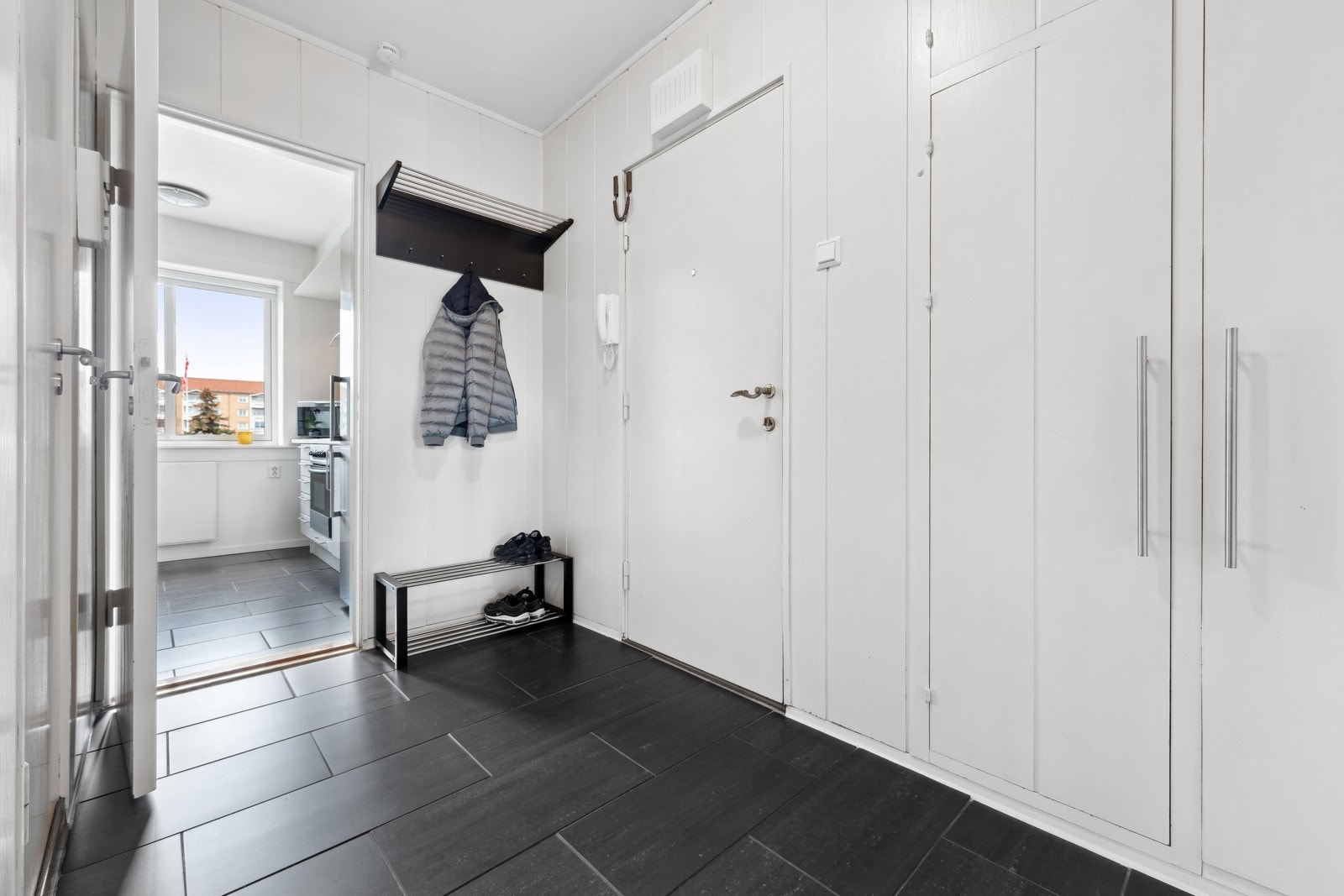 Entréen er et fint rom til å ønske venner og familie velkommen. Galleribilde