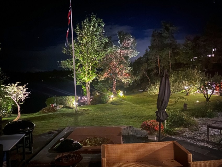 Nede ved vannkanten ligger kroen Sjøflyhavna, som har en nostalgisk atmosfære og er verdt et besøk. Galleribilde