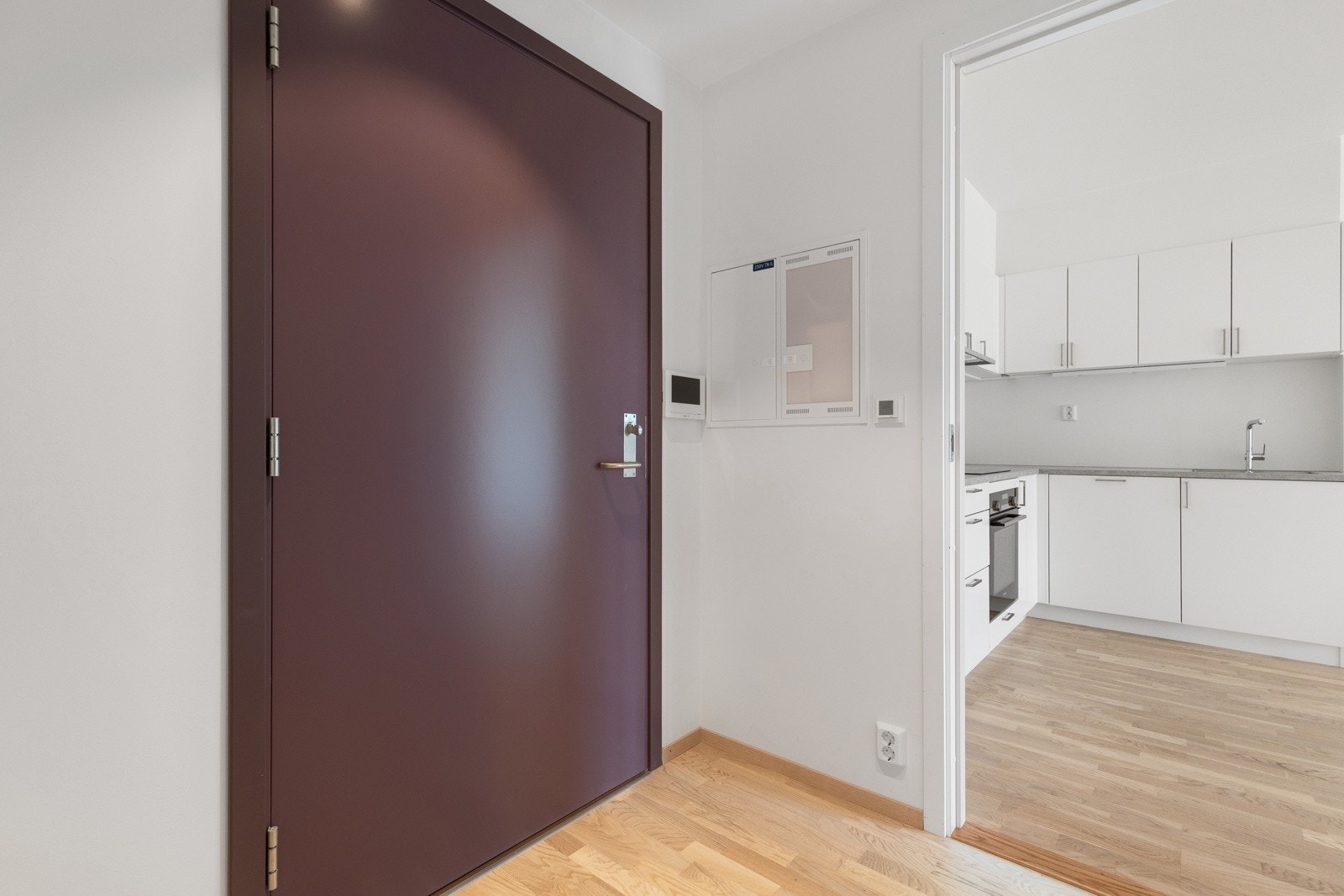 Egen entré med downligts med plass til garderobeløsning Galleribilde