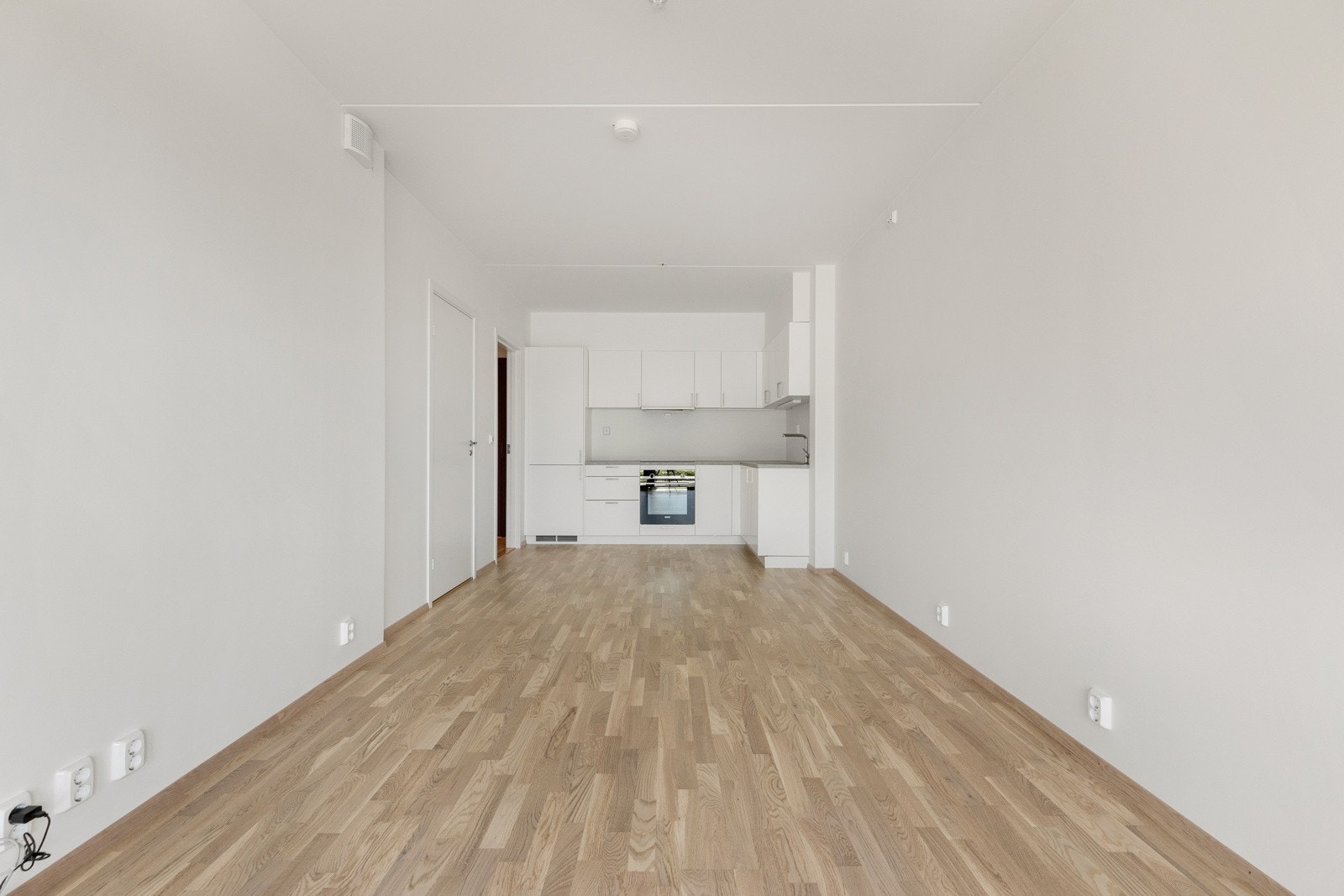 Stue med åpen kjøkkenløsning på 22 kvm - Vannbåren gulvvarme Galleribilde