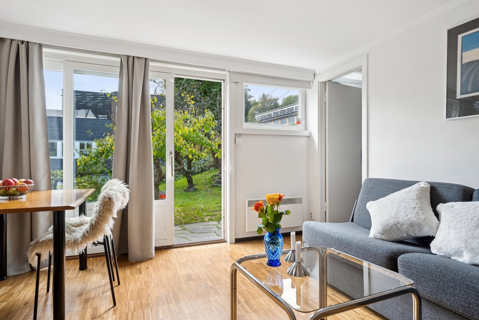 Skjermet hage med skiferlagt markterrasse Galleribilde