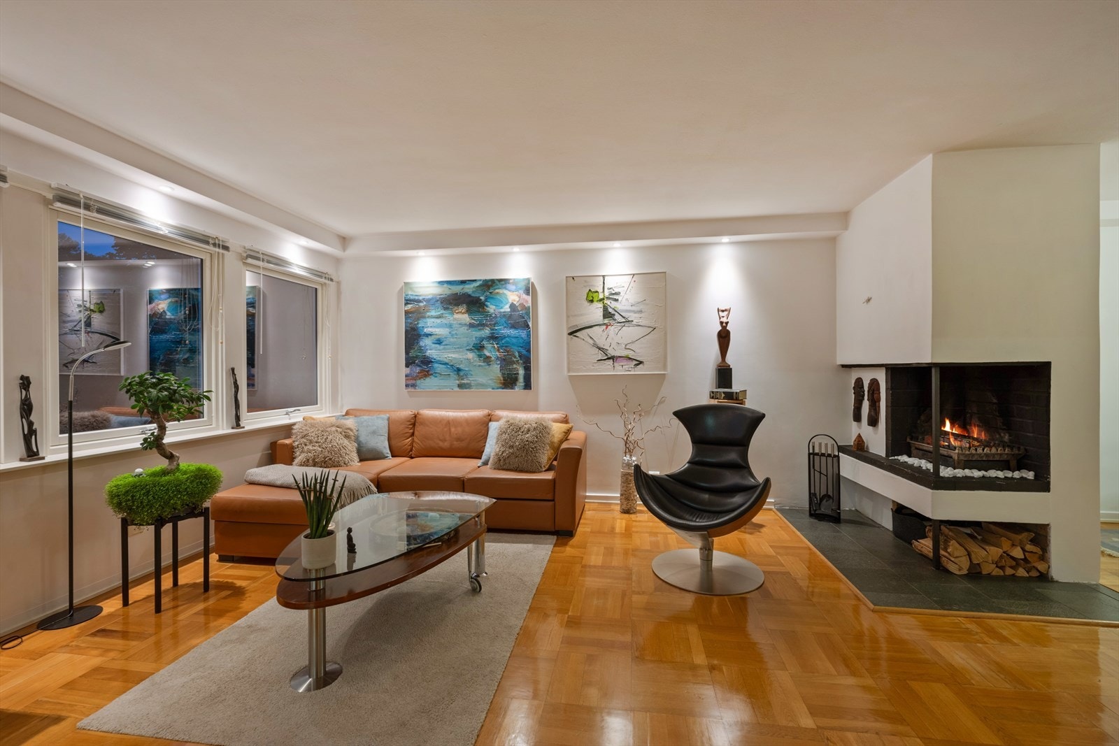 Kveldshygge med meget effektiv ved peis Galleribilde