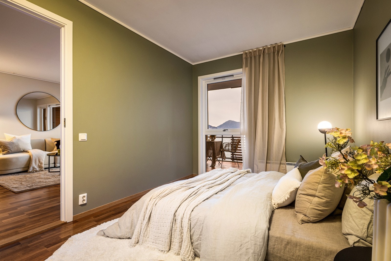 - Soverommet er på 9,5 kvm og har god plass til ønsket møblering og oppbevaring - Galleribilde