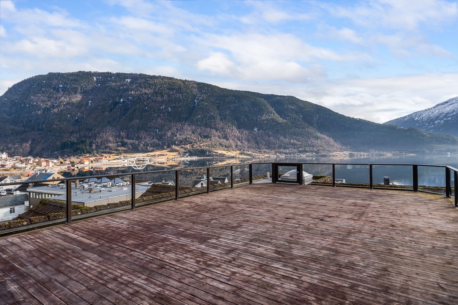 På taket av bygningen ligg det stor felles takterrasse med flott utsikt og gode solforhald. Galleribilde