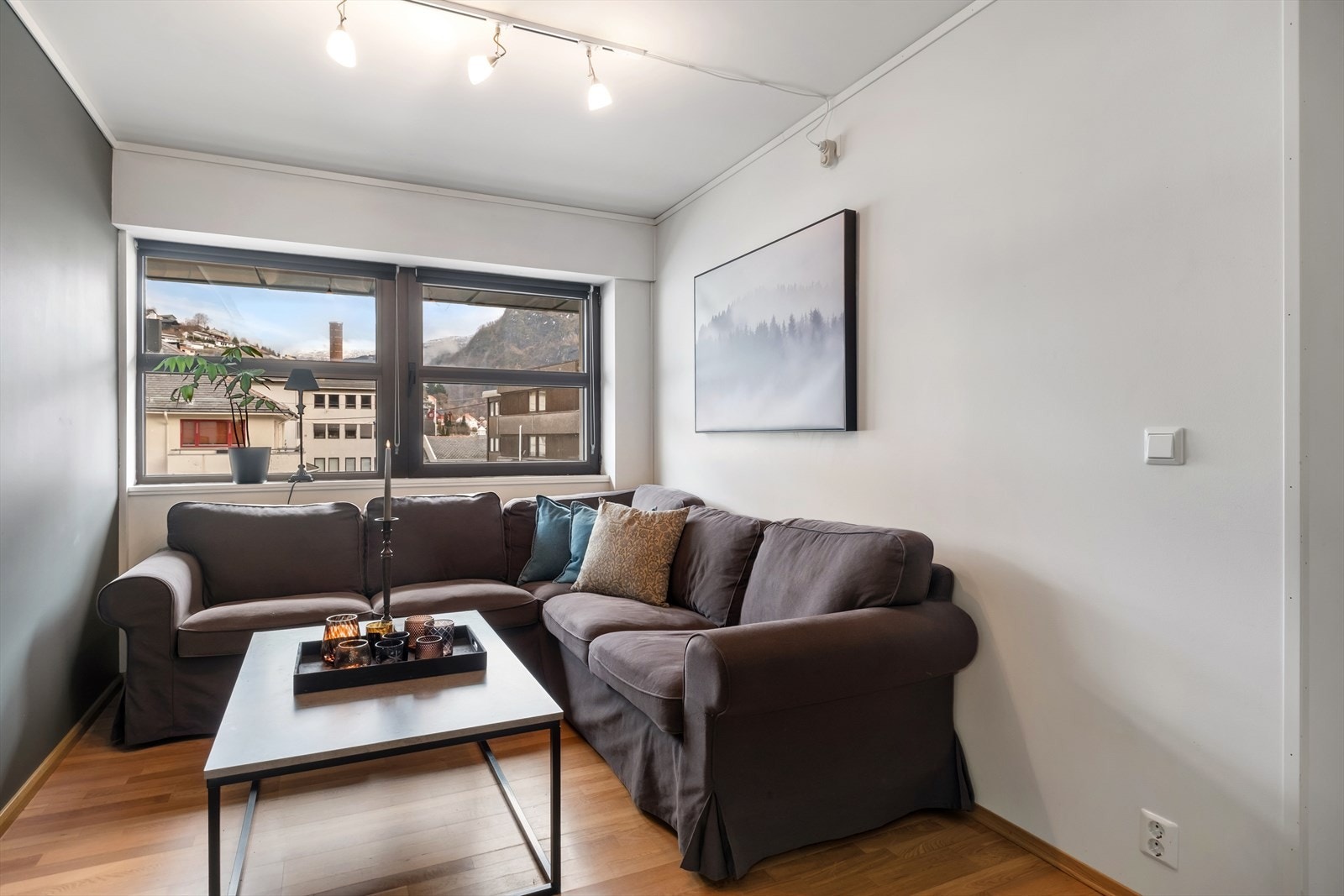 Del av stove med plass til sittegruppe. Galleribilde