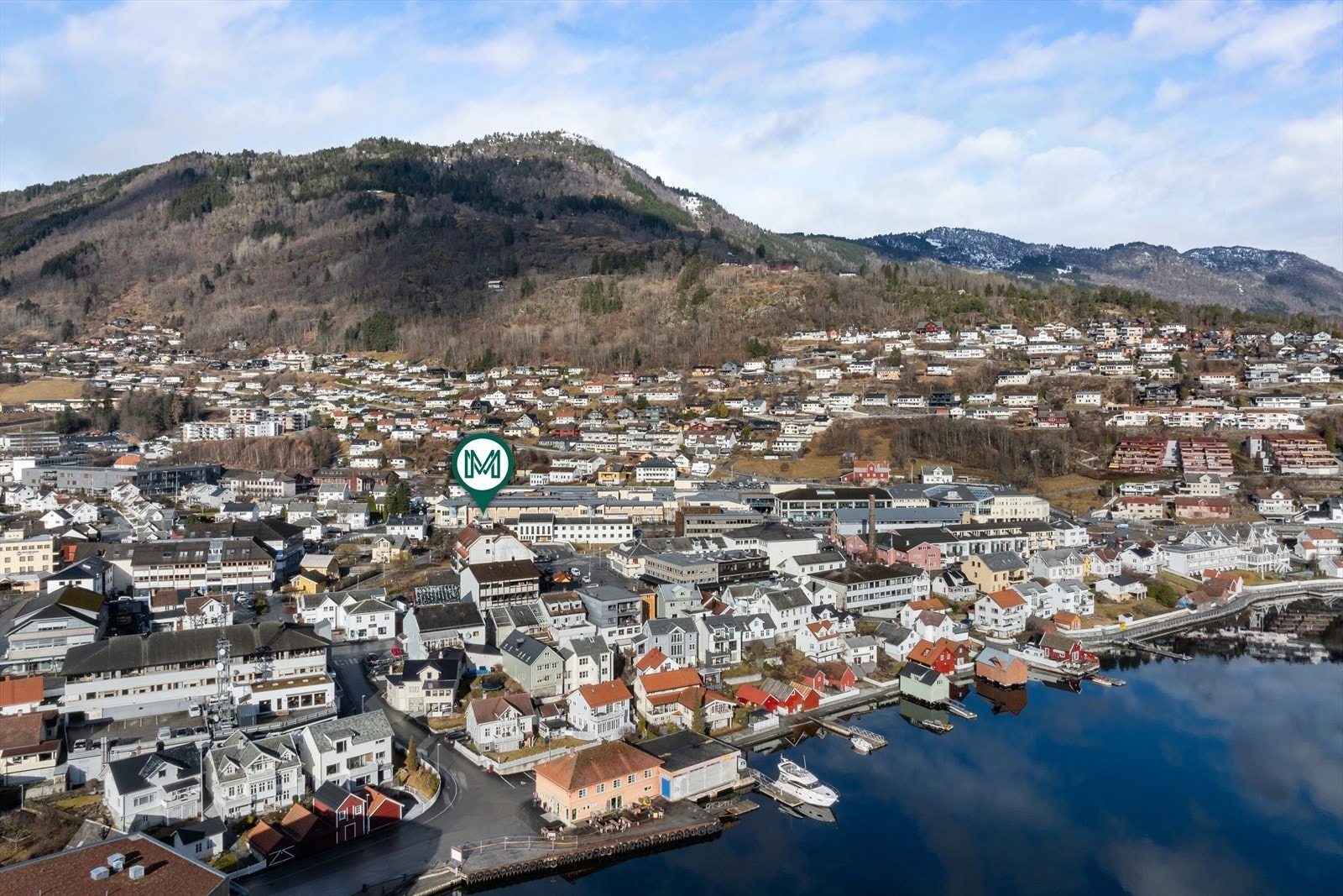 Regionen byr også på rike naturopplevingar med forhaldsvis kort avstand til fjell og fjord der ein har høve til utfart heile året. Galleribilde