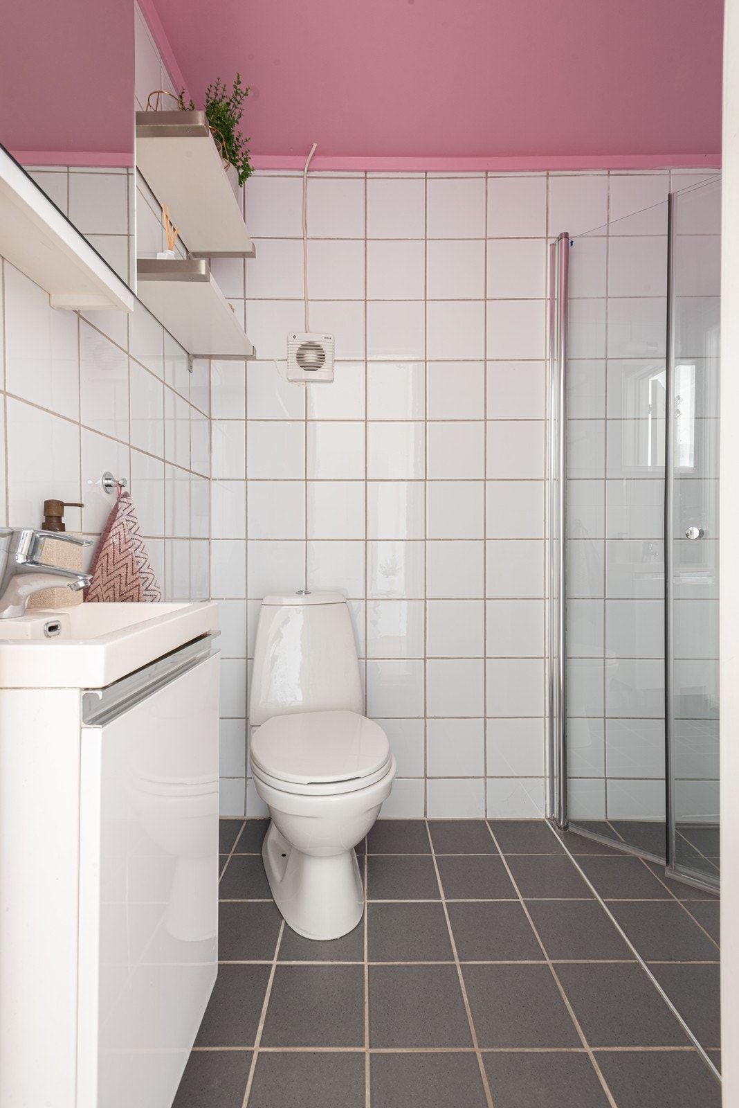 Flislagt bad med varmekabler, pusset opp i 2014 Galleribilde