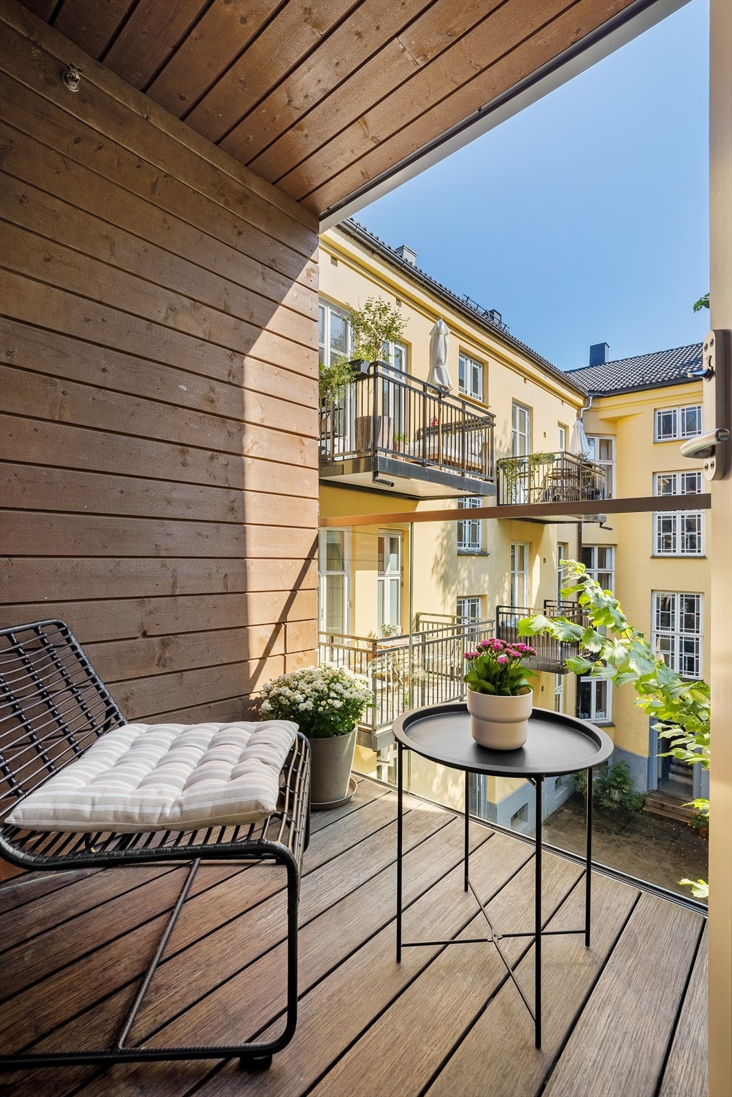 Denne balkongen er østvendt med morgen-og formiddagssol Galleribilde